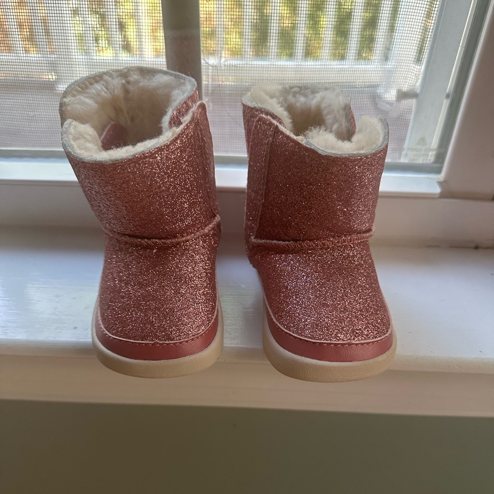 Baby Uggs—Pink Glitter VGUC size 2/3